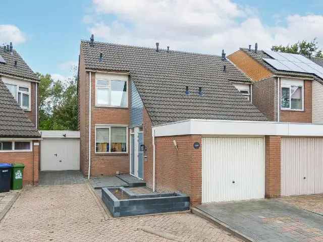 Tussenwoning Julianadorp 4 slaapkamers Garage Vernieuwde begane grond