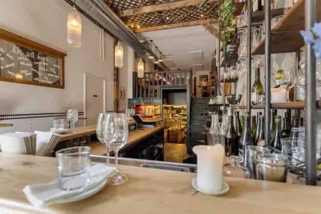 Restaurant te Koop Amsterdam: Sfeervolle Wijnbar Spaarndammerbuurt