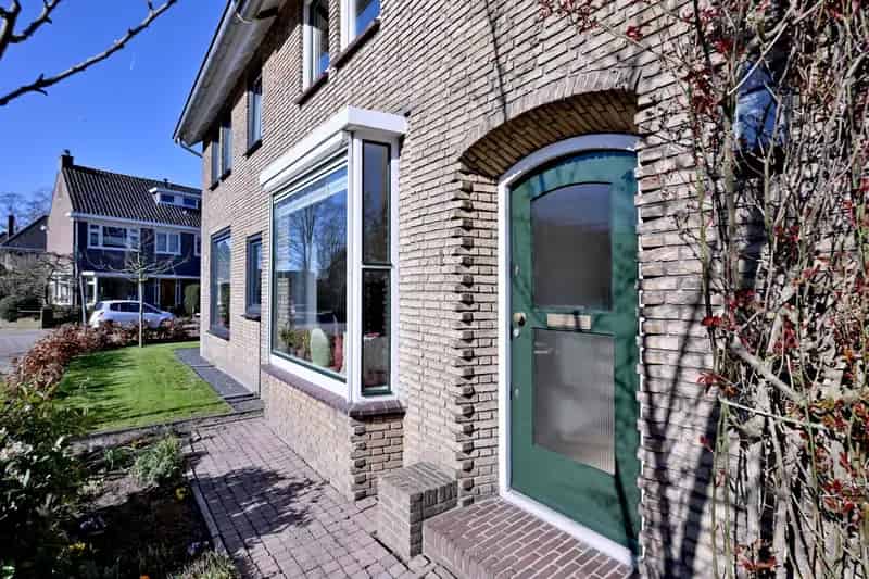 Ruime Tweekapper Deventer Evertsstraat 4 slaapkamers Moderne Keuken Badkamer