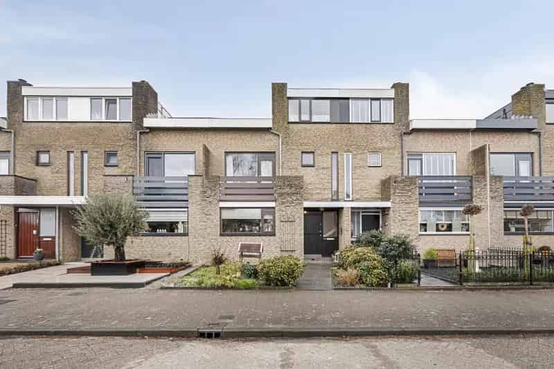 5 Slaapkamers Ruime gezinswoning Diepe Tuin Balkon Dakterras