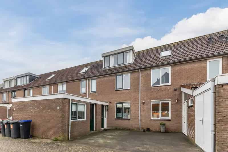 Ruim Familiehuis 4 Slaapkamers Assendelft Tuin Aan Het Water