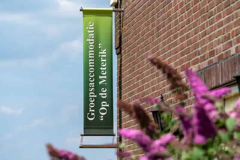 Groepsaccommodatie Meterik 20 personen Bedrijfswoning Loods Zwembad
