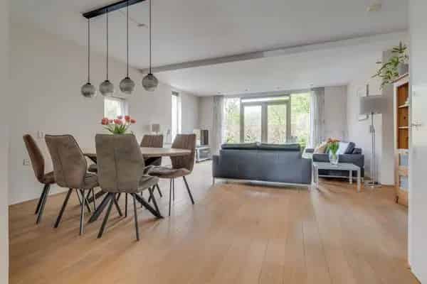 Hoekwoning met garage en parktuin Nieuwegein