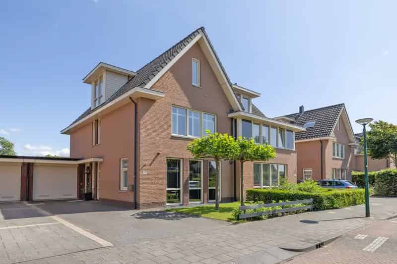 Moderne Familievilla te koop in Kortenhoef