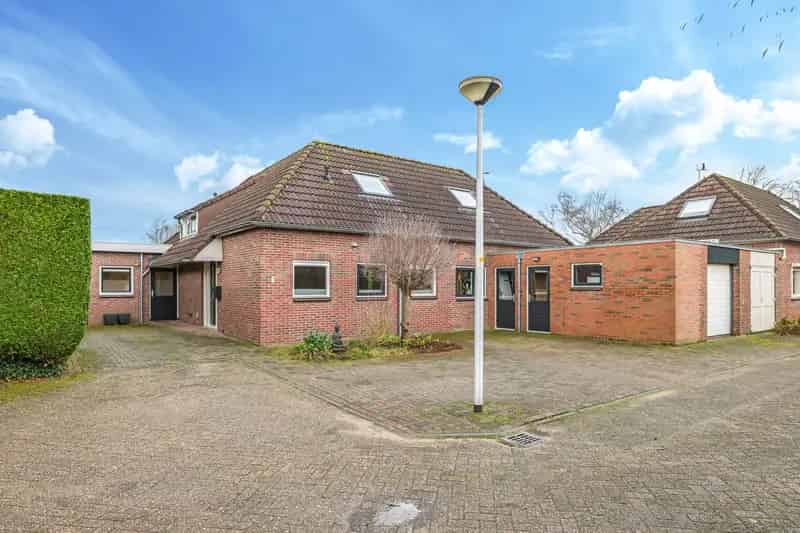 Royale Semi-bungalow te Zetten 5 slaapkamers grote tuin