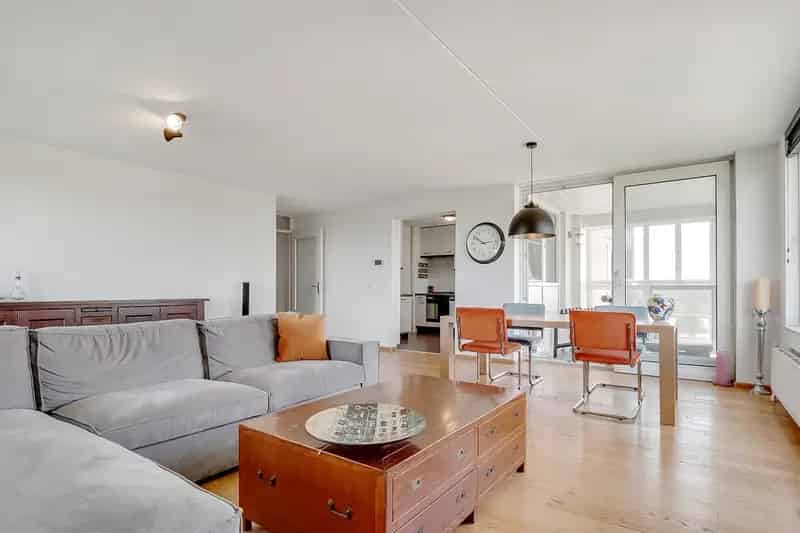Ruim Hoekappartement Diemen Noord 104m2 Loggia Garage Uitzicht