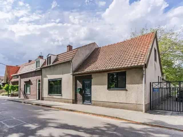 Halfvrijstaande woning Budel met schuur en grote tuin