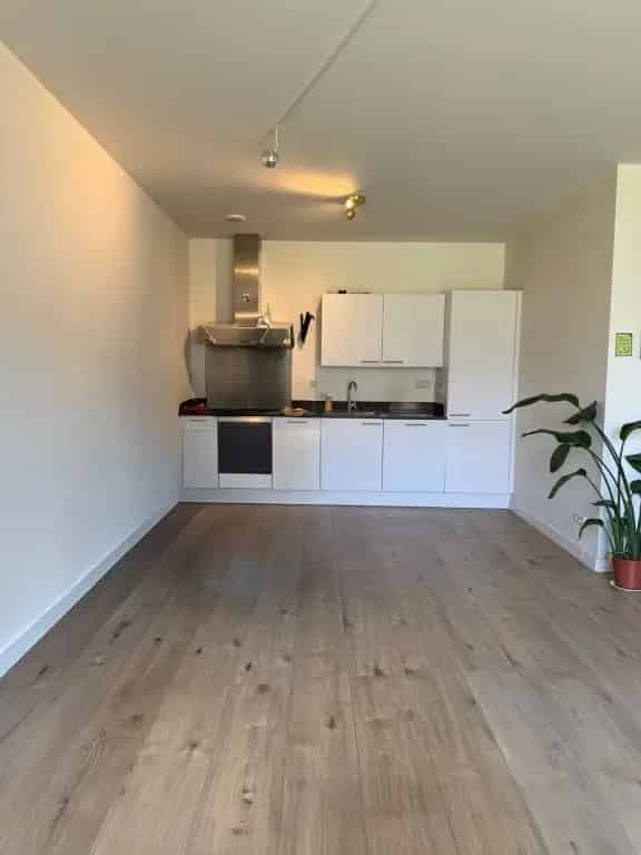 Appartement Amsterdam Zeeburgereiland: Modern 69m² met Terras voor Studenten