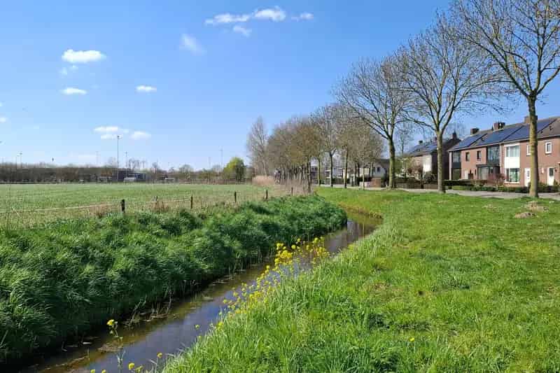 Huis te koop Engelen: Instapklare tussenwoning met 4 slaapkamers en vrij uitzicht