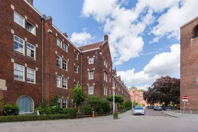 Amsterdam Watergraafsmeer Ruime Bovenwoning 3 Slaapkamers 2 Balkons