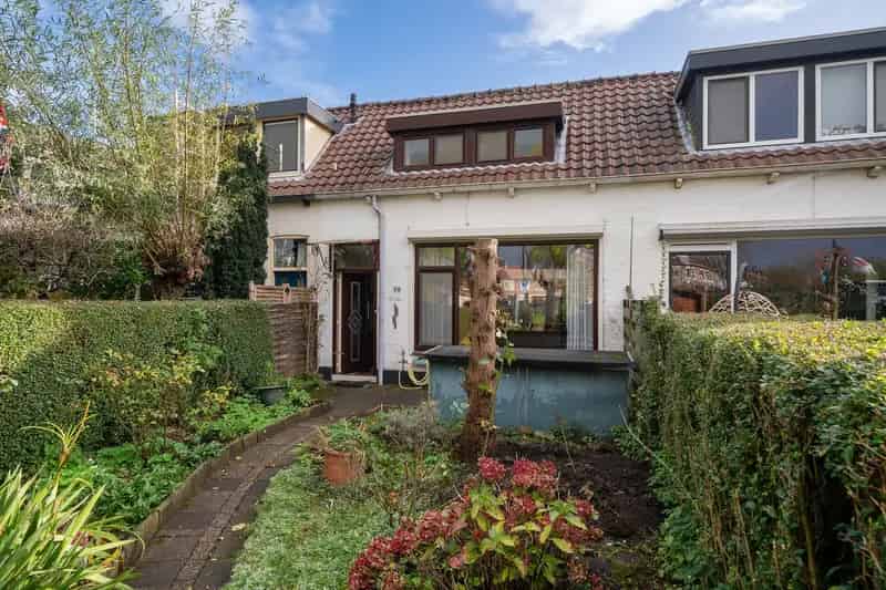 Huis te koop Rotterdam IJsselmonde: Opknapwoning met Tuin