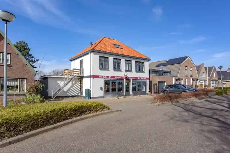 Hotel te Koop in 't Zand: 10 Kamers, Bovenwoning, Uitstekende Investering