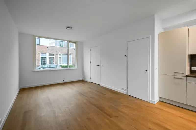Huis te koop Zaandam: Gezinswoning 4 slaapkamers 2 badkamers