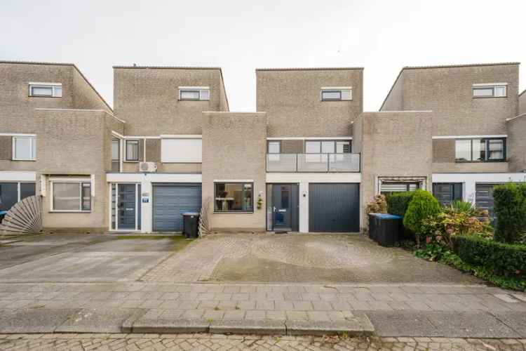 Eengezinswoning Te Koop in Spijkenisse, Zuid-Holland