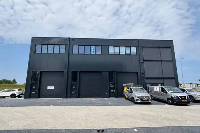 197m2 Bedrijfsruimte te Koop Maasdijk