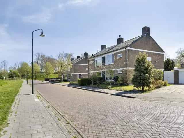 Ruime Familiewoning 4 Slaapkamers Nabij Voorzieningen