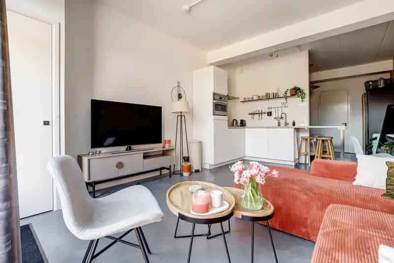 Loftwoning Amersfoort: Industrieel Design Ruime Buitenruimte