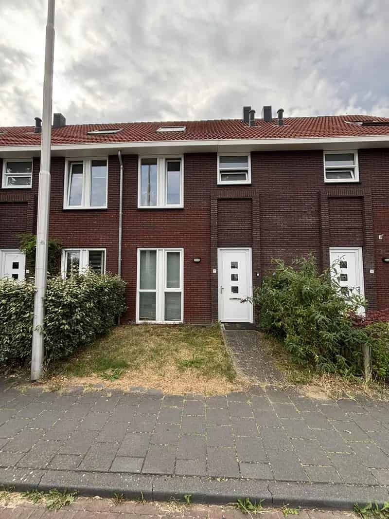 Hogenkampseweg 27: Gezinvriendelijk huis nabij winkels en snelweg