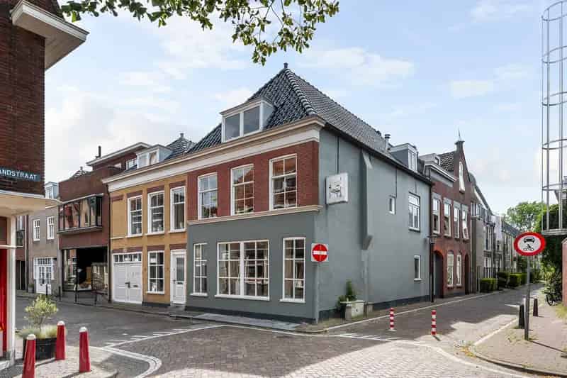 Huis te koop Vlaardingen: Ruime 6-kamer woning met bedrijf aan huis