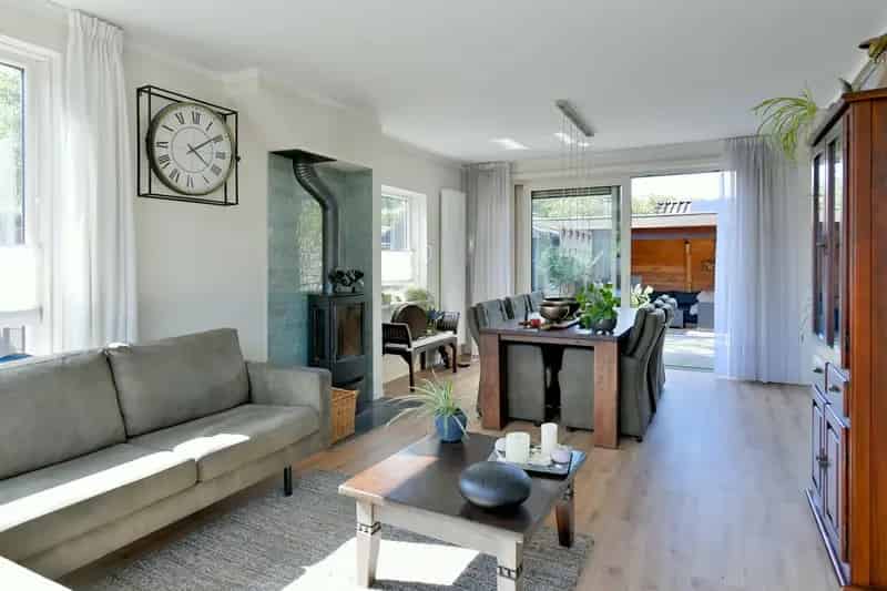 Huis te koop Deventer: Ruime hoekwoning met garage en moderne badkamer