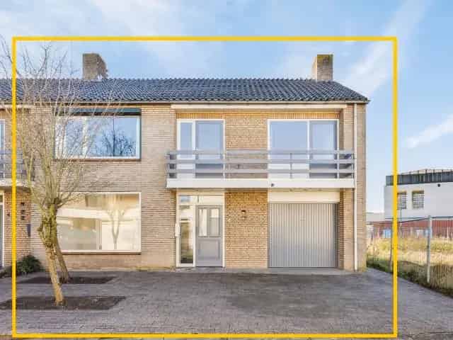 Ruime Tweekapper met Garage te Koop in Budel