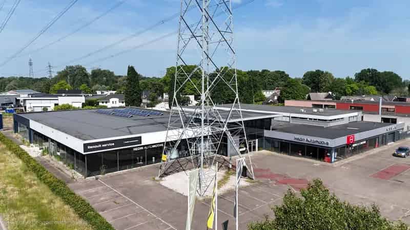 Bedrijfshal te Huur Nuenen: Showroom en Werkplaats 3750m²