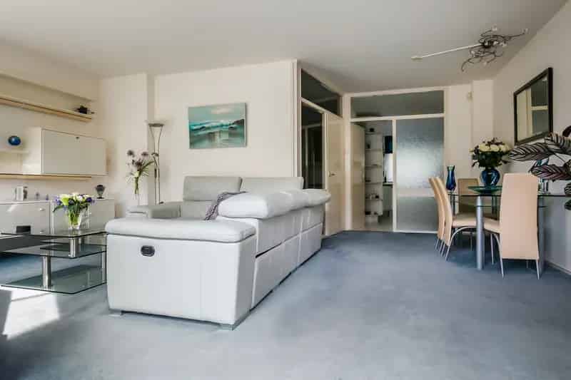 Amsterdam Noord: Ruime Eengezinswoning 3 slaapkamers Garage Tuin
