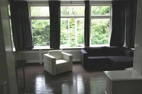 Gerenoveerde Studio IJsselmonde Prive Parkeerplaats Berging Tuin