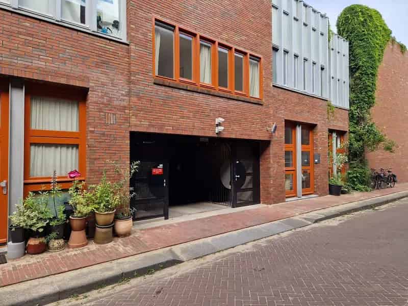 Parkeergelegenheid te koop: Kwartiermeesterstraat 4 1019 WC Amsterdam 