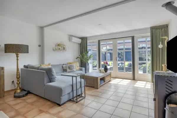 Royale Tussenwoning Tilburg  - Luxe Afwerking en Diepe Tuin
