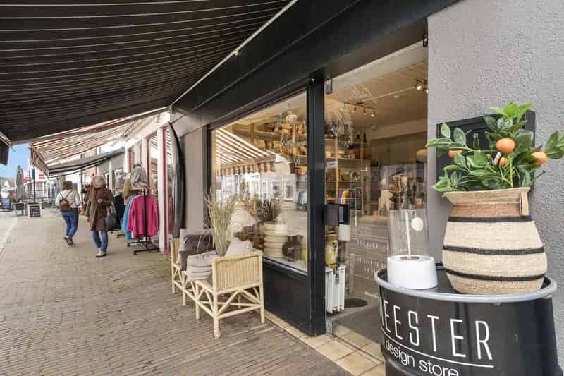 Uniek Winkelpand met Woonmogelijkheden in Ouddorp