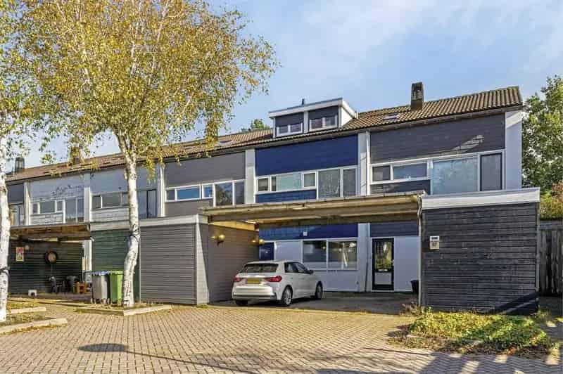 Ruime Familiewoning Nabij Scholen en Winkels