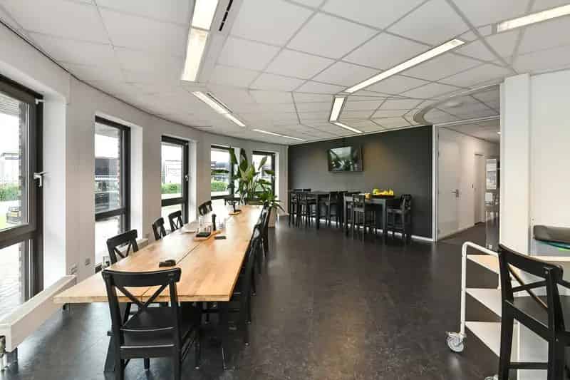 Kantoorpand te Huur Duiven 1115m²  A12  Modern  Hoogwaardig
