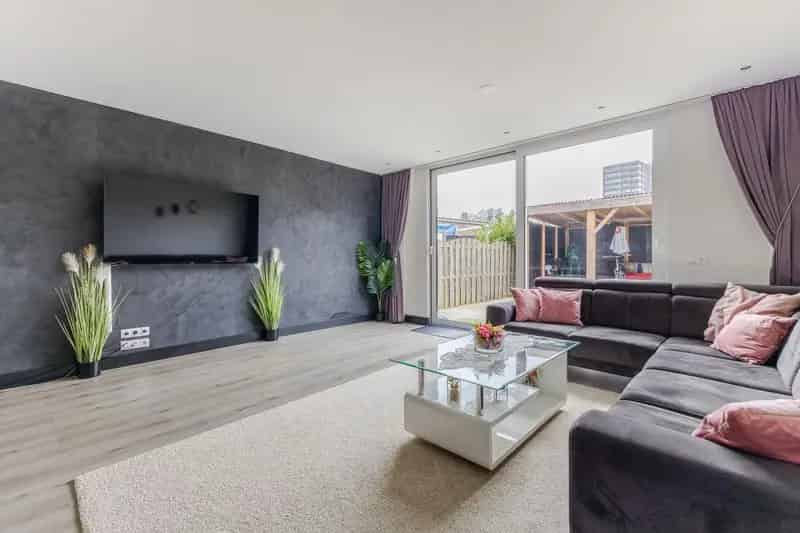Ruime 2-onder-1-kap woning te koop in Zaandam