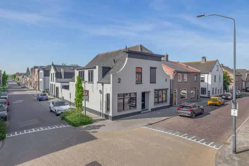 Tweekapper Waalwijk Westeinde: Luxe Afwerking, 3 slaapkamers, Zonnige Tuin