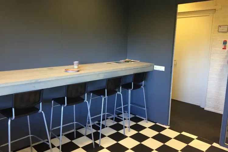 Kantoorruimte Alkmaar: 16 Kantoren 640m2