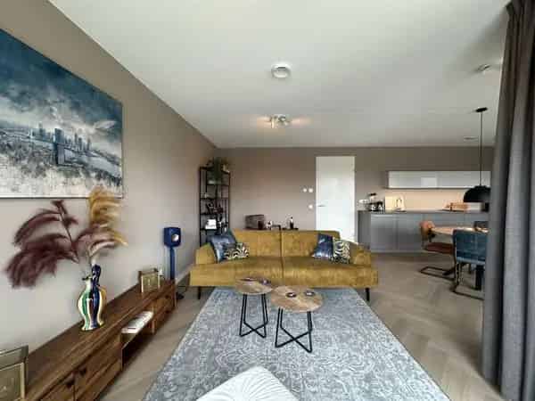 Modern 3-kamer appartement aan de Maas met balkon en uitzicht