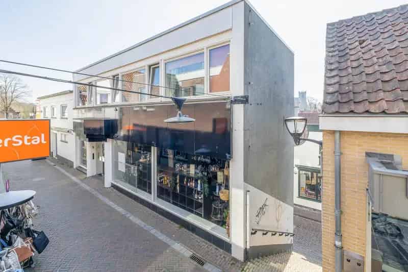 Bedrijfshal Middelharnis te Koop: Winkel en Woning