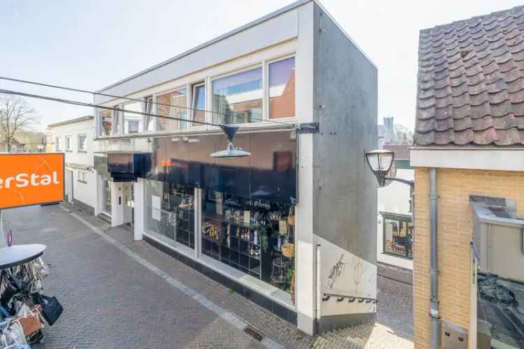 Bedrijfshal Middelharnis te Koop: Winkel en Woning