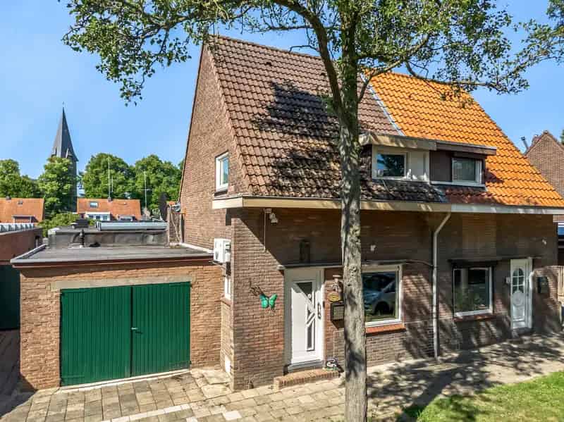 2 Onder 1 Kapwoning Geleen Ruime Zolder Garage Kelder