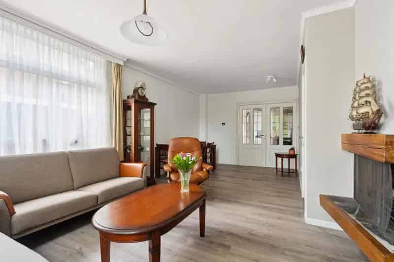 Jaren 30 woning te koop Dieren moderne keuken badkamer 3 slaapkamers