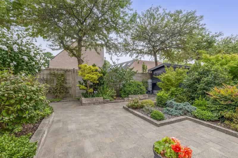 Appartement te koop Spijkenisse: Ruim huis met tuin en carport