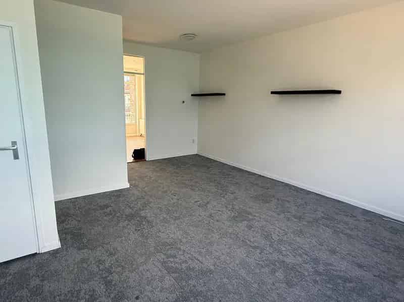 Ruime bovenwoning nabij Zuidplein 3 slaapkamers