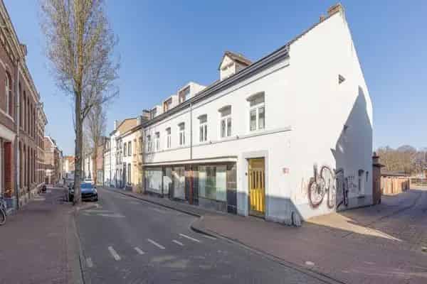 Beleggingsobject Sittard Centrum: Verhuurd Woonhuis 10 Garageboxen
