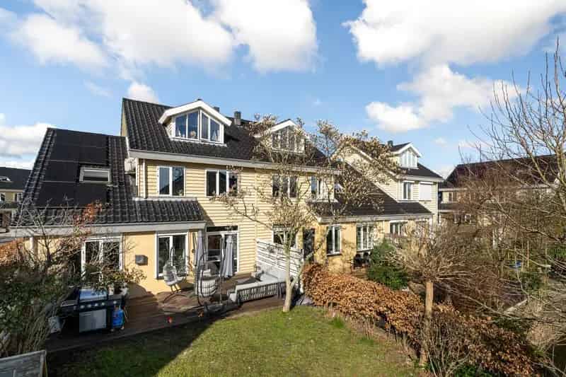 8 Kamer Hoekwoning Sveaparken 203m2