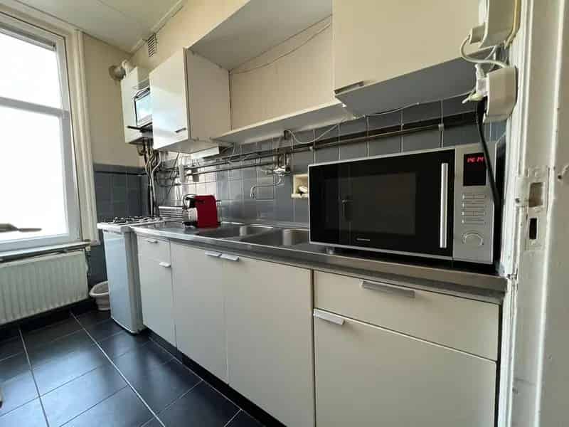 2-Kamer Appartement Kralingen Nabij Winkels en Openbaar Vervoer