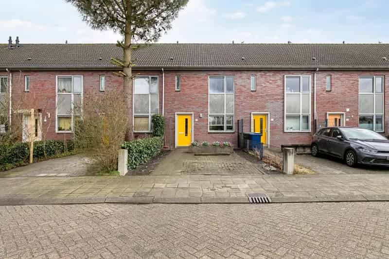 Huis te koop Almere Oostvaarders: Ruim gezinshuis met tuin