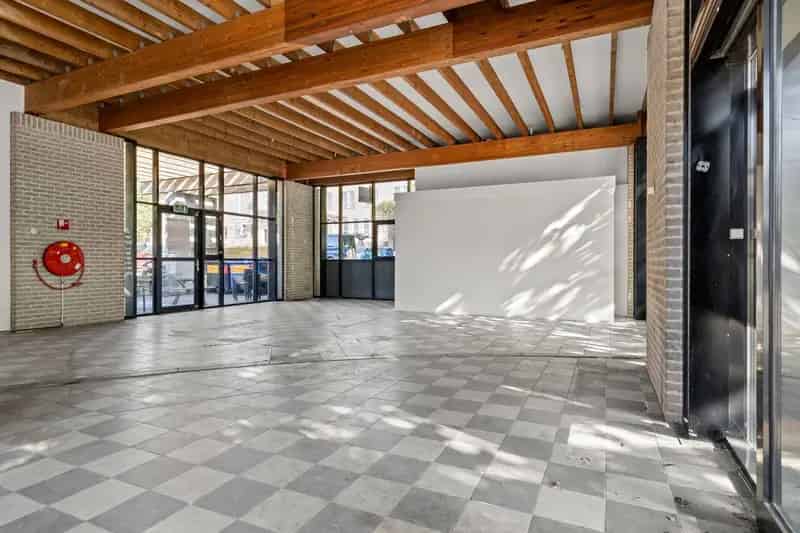 Winkel Oosterbeek | Zoek winkels te huur: Raadhuisplein 1 6861 GT Oosterbeek 
