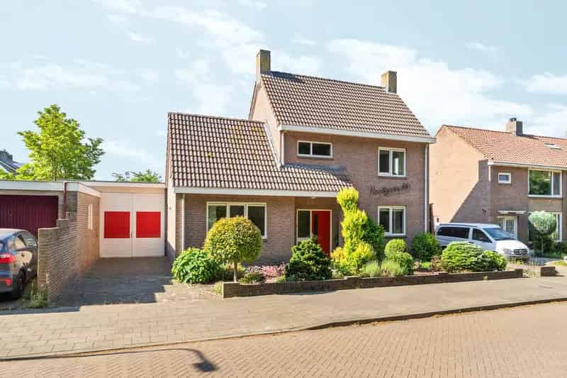 Vrijstaande woning Nijmegen Einsteinstraat 3 slaapkamers grote garage tuin