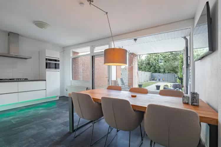 Ruime Split Level Woning Landgraaf 3 Slaapkamers Moderne Keuken Tuin Dakterras